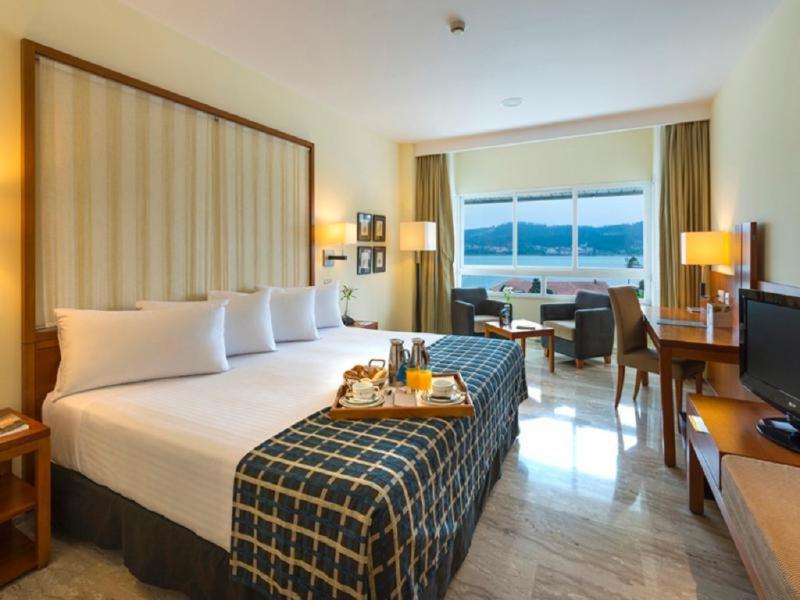 Eurostars Isla De La Toja Hotel Room photo